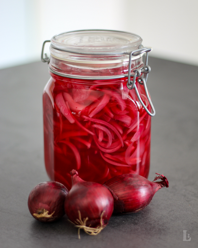 Gepickelte rote Zwiebeln