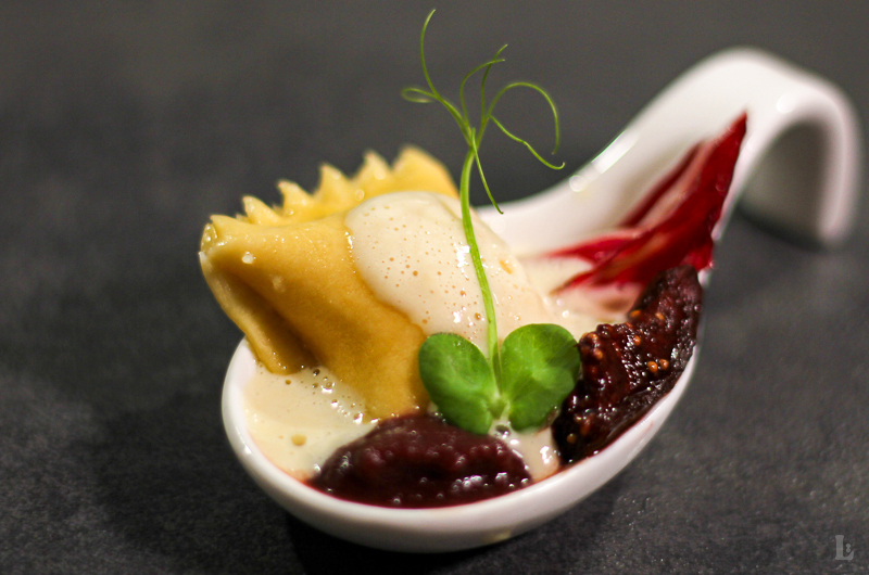 Agnolotti del Plin mit cremiger Taleggiofüllung, Trüffelsauce, Radicchiomarmelade und Portweinfeigen